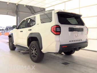 2025 Toyota 4Runner SR5 - miniatura 6