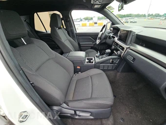2025 Toyota 4Runner SR5 - miniatura 8