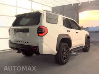 2025 Toyota 4Runner SR5 - miniatura 4