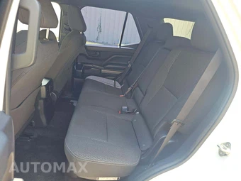 2025 Toyota 4Runner SR5 - miniatura 13