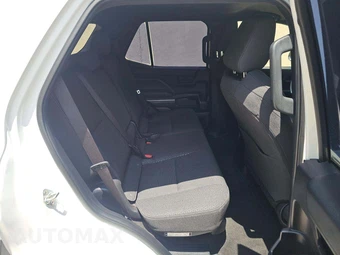 2025 Toyota 4Runner SR5 - miniatura 16