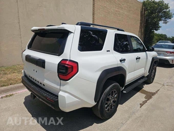 2025 Toyota 4Runner SR5 - miniatura 3