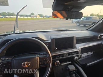 2025 Toyota 4Runner SR5 - miniatura 11