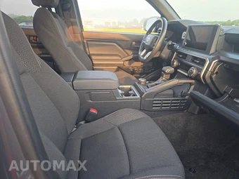 2025 Toyota 4Runner SR5 - miniatura 8