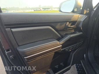 2025 Toyota 4Runner SR5 - miniatura 9