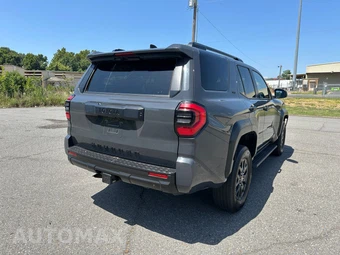 2025 Toyota 4Runner SR5 - miniatura 5