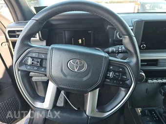 2025 Toyota 4Runner SR5 - miniatura 10