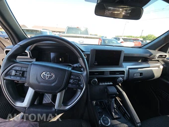 2025 Toyota 4Runner SR5 - miniatura 11