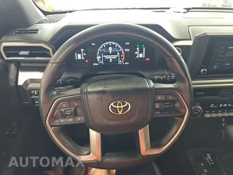 2025 Toyota 4Runner SR5 - miniatura 10