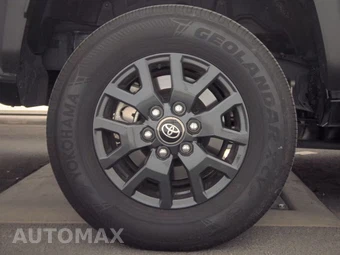 2025 Toyota 4Runner SR5 - miniatura 11