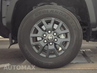 2025 Toyota 4Runner SR5 - miniatura 9