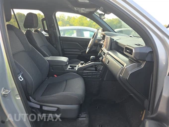 2025 Toyota 4Runner SR5 - miniatura 8