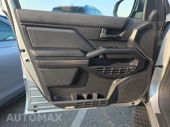 2025 Toyota 4Runner SR5 - miniatura 9