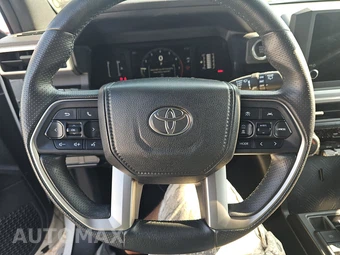 2025 Toyota 4Runner SR5 - miniatura 10