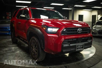 2025 Toyota 4Runner SR5 - miniatura 5