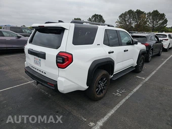 2025 Toyota 4Runner SR5 - miniatura 4