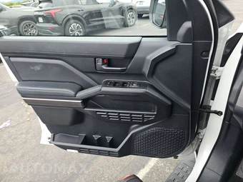 2025 Toyota 4Runner SR5 - miniatura 9