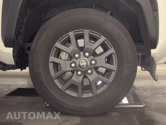 2025 Toyota 4Runner SR5 - miniatura 10