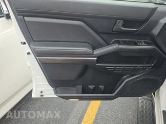 2025 Toyota 4Runner SR5 - miniatura 15