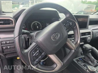 2025 Toyota 4Runner SR5 - miniatura 16