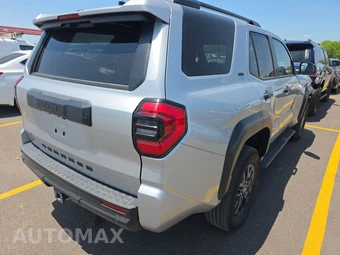 2025 Toyota 4Runner SR5 - miniatura 4