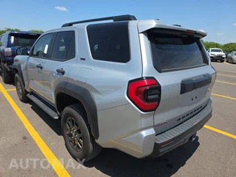 2025 Toyota 4Runner SR5 - miniatura 6