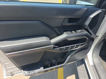 2025 Toyota 4Runner SR5 - miniatura 9