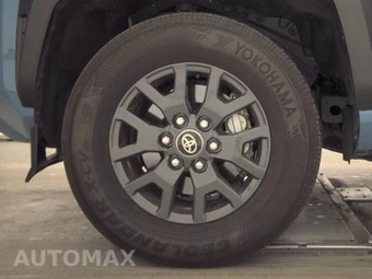2025 Toyota 4Runner SR5 - miniatura 9
