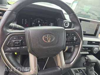2025 Toyota 4Runner SR5 - miniatura 16