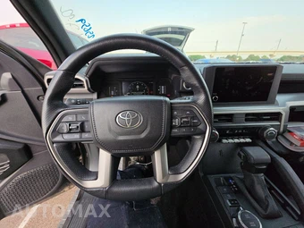 2025 Toyota 4Runner SR5 - miniatura 10