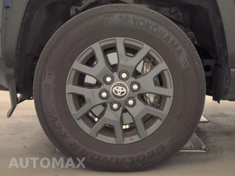 2025 Toyota 4Runner SR5 - miniatura 9