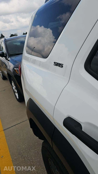2025 Toyota 4Runner SR5 - miniatura 21