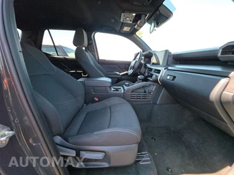 2025 Toyota 4Runner SR5 - miniatura 8