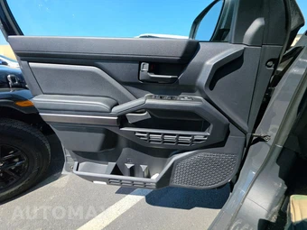 2025 Toyota 4Runner SR5 - miniatura 9