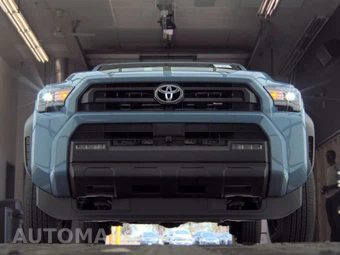 2025 Toyota 4Runner SR5 - miniatura 3