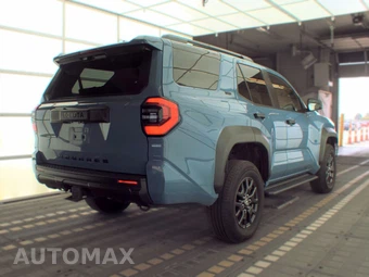 2025 Toyota 4Runner SR5 - miniatura 5