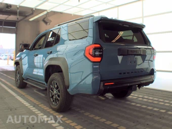 2025 Toyota 4Runner SR5 - miniatura 8