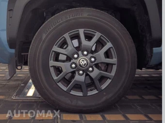 2025 Toyota 4Runner SR5 - miniatura 9