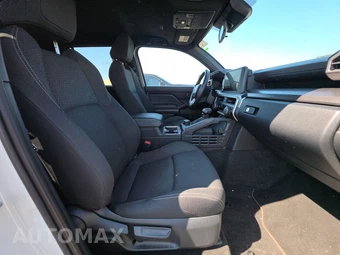 2025 Toyota 4Runner SR5 - miniatura 8