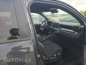 2025 Toyota 4Runner SR5 - miniatura 8