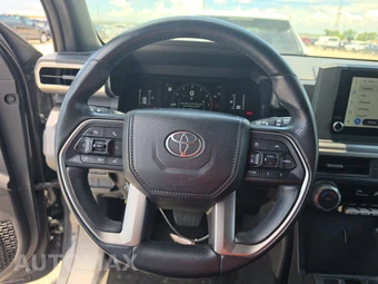 2025 Toyota 4Runner SR5 - miniatura 10