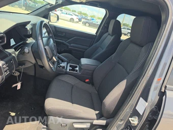 2025 Toyota 4Runner SR5 - miniatura 7