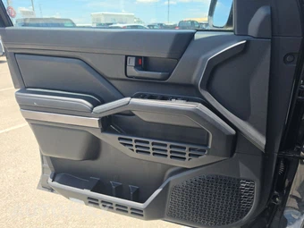 2025 Toyota 4Runner SR5 - miniatura 9