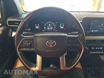 2025 Toyota 4Runner SR5 - miniatura 10