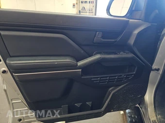 2025 Toyota 4Runner SR5 - miniatura 9