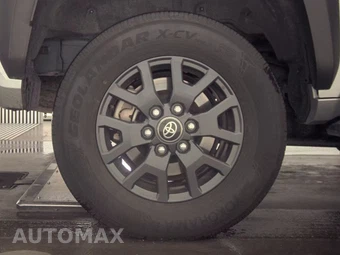 2025 Toyota 4Runner SR5 - miniatura 11