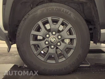 2025 Toyota 4Runner SR5 - miniatura 9