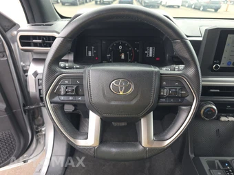 2025 Toyota 4Runner SR5 - miniatura 10