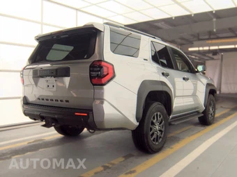 2025 Toyota 4Runner SR5 - miniatura 4