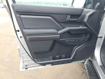 2025 Toyota 4Runner SR5 - miniatura 9